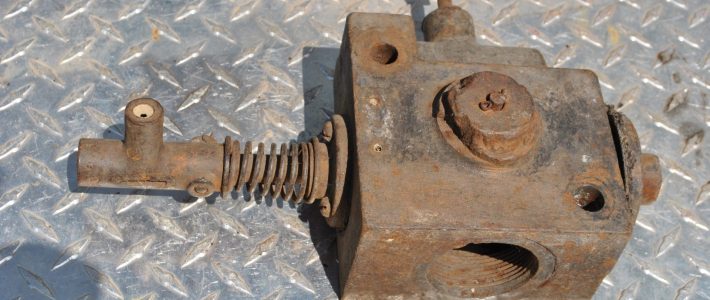 Unknown Hit Miss Valve Box Cylinder Cage